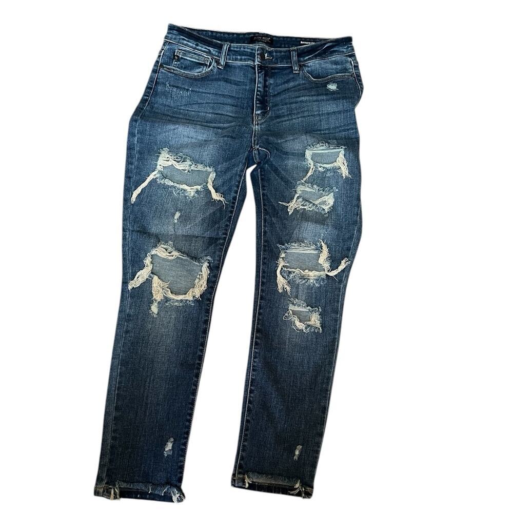 JUDY BLUE women’s 13/31 distressed jeans
